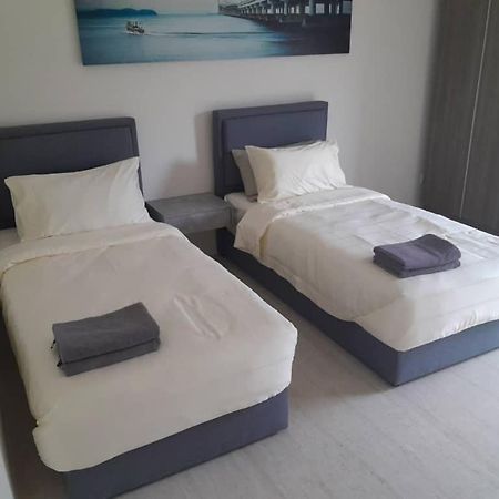 By The Sea Suites - Managed By Sdb Host Batu Ferringhi Exterior foto