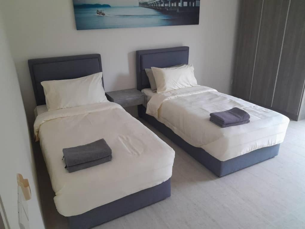 By The Sea Suites - Managed By Sdb Host Batu Ferringhi Exterior foto