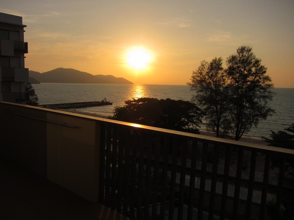 By The Sea Suites - Managed By Sdb Host Batu Ferringhi Exterior foto